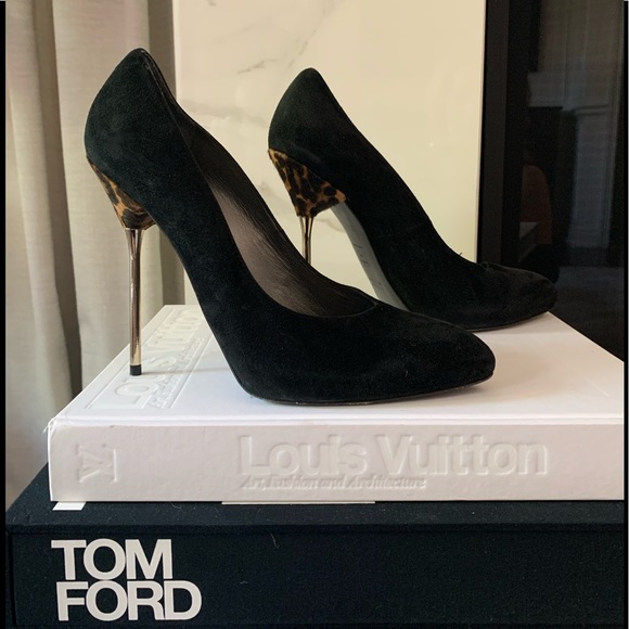 Stuart Weitzman Shoes - Stuart Weitzman size 9M black suede leopard pumps